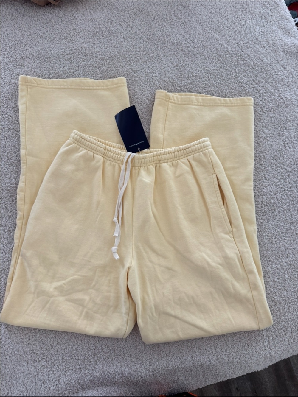 Brandy Melville butter yellow Anastasia sweat pants NWT 🧈💛
